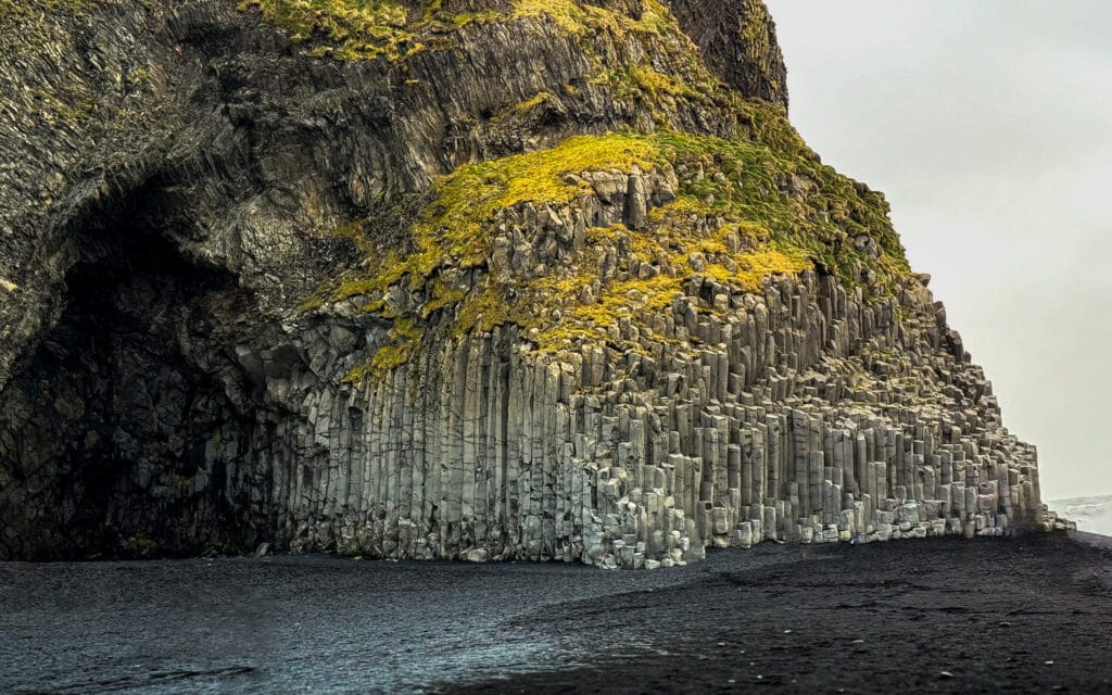 Bazaltowe kolumny na&nbsp;Reynisfjarze Islandia - WayWithUs.com