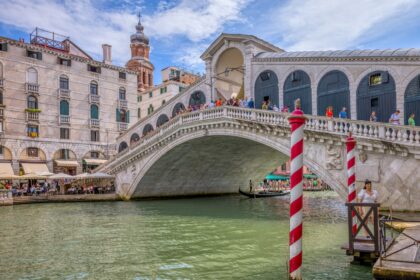 Most Rialto , a bridge over a body of water