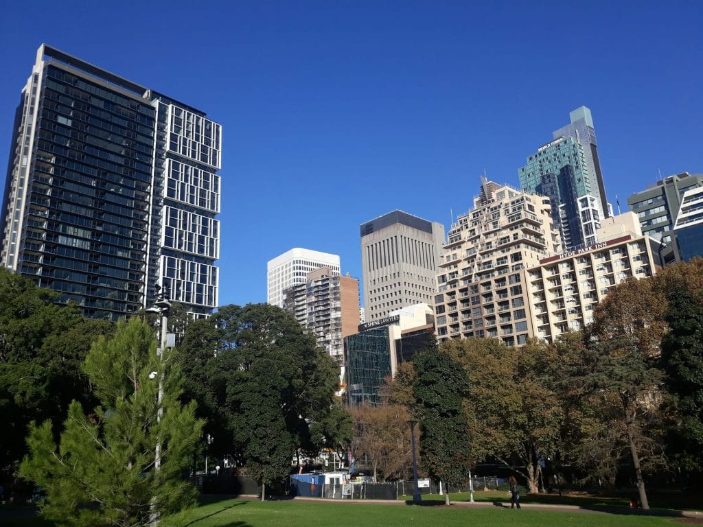 forest park in the city during daytime