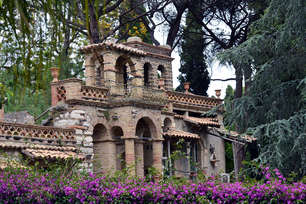 Giardini della Villa Comunale Taormina path