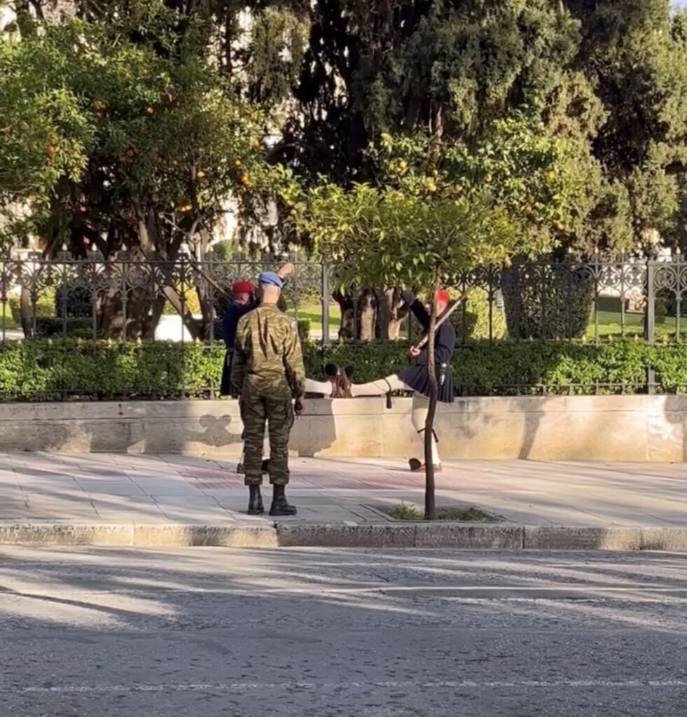 Zmiana warty w Atenach