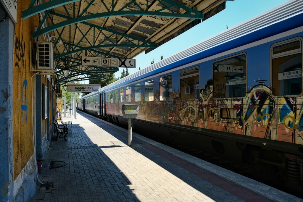 Dojazd z lotniska Ateny do centrum koleją Proastiakos