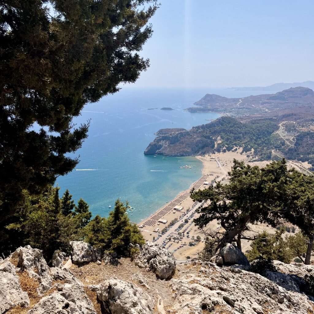 widok na plaże Tsambika, Rodos