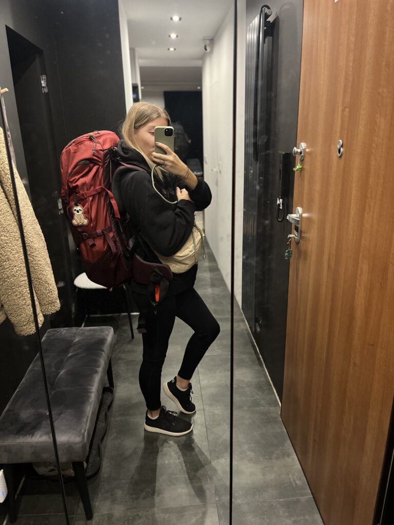 dziewczyna z plecakiem