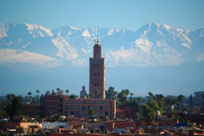 widok marrakeszu na tle gór