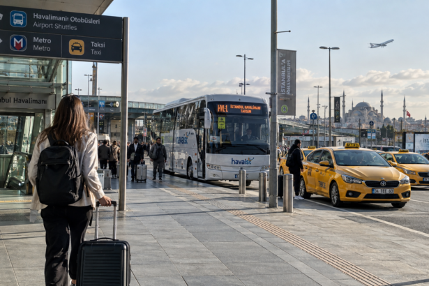 Lotnisko w Stambule – autobus Havaist, metro i taksówki przed terminalem